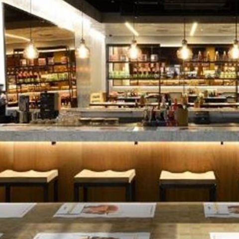 posa pavimentazioni per punto vendita della catena WAGAMAMA (presso centro commerciale Orio Center - Bergamo)