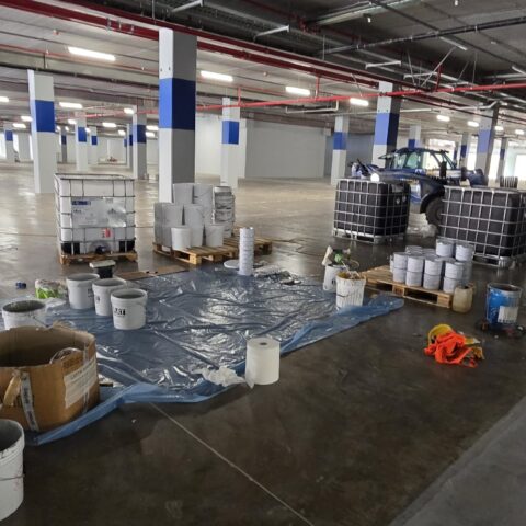 realizzazione pavimentazioni in resina per box commerciali roma