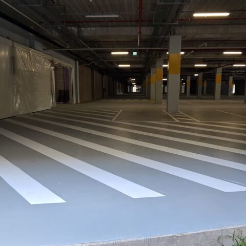 realizzazione pavimentazioni in resina per box commerciali roma