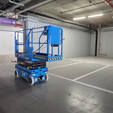 realizzazione pavimentazioni in resina per box commerciali roma