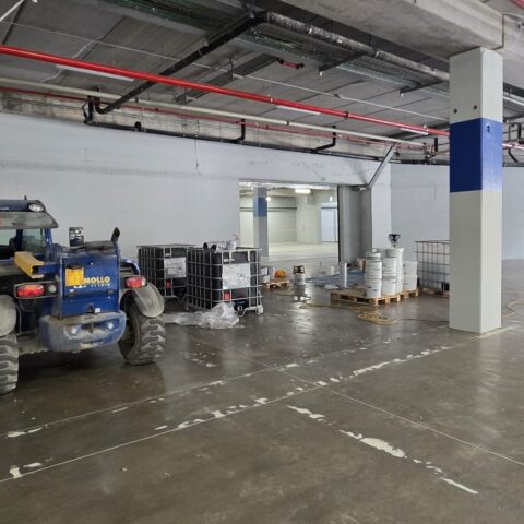 realizzazione pavimentazioni in resina per box commerciali roma